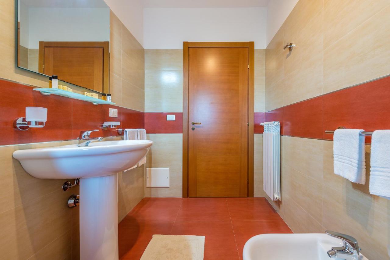 Goodstay Archimede Apartment เลชเช ภายนอก รูปภาพ